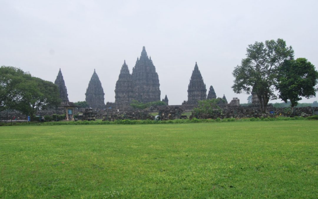 Lapangan Kompleks Candi Prambanan
